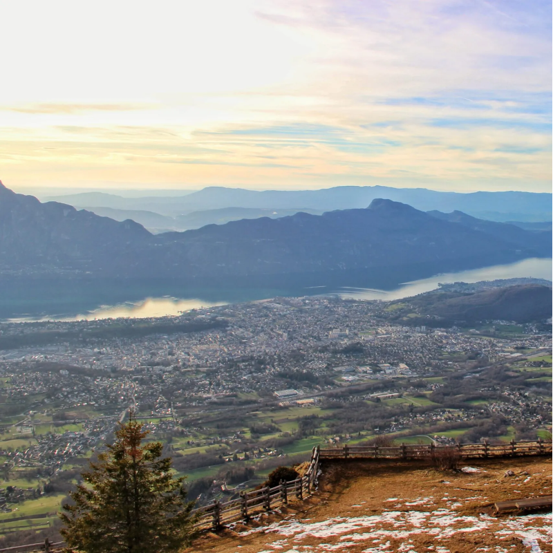 Vol Plaisir Chambéry - Vue sur le Lac du Bourget et sur Aix-les-Bains depuis le décollage