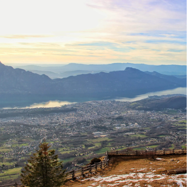 Vol Plaisir Chambéry - Vue sur le Lac du Bourget et sur Aix-les-Bains depuis le décollage